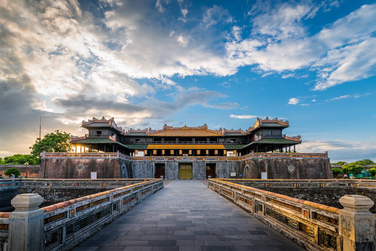 La puerta imperial de la ciudadela de Huế